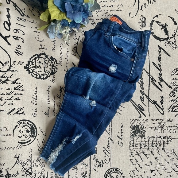 🏷️ 4/$25 Frayed Hem Distressed Skinny Cropped Mid Rise Jeans, Juniors Size 3 - Picture 4 of 7